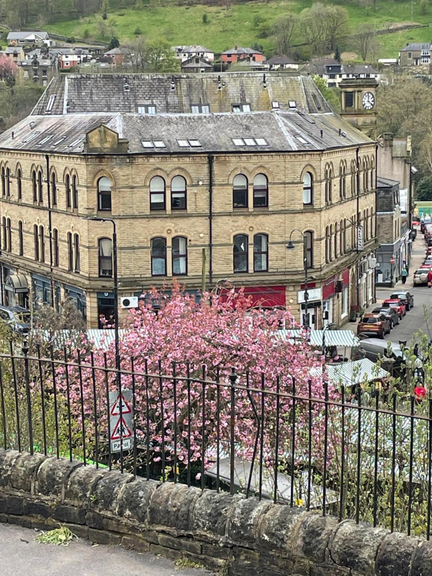 Stylish Apartment In The Centre Of Hebden Bridge. Exterior photo